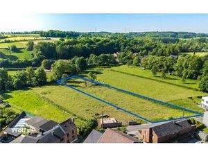 Parcelle à bâtir de 3.496 m² dans un cadre verdoyant !