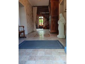 Propriété en pierre avec 2 gîtes et piscine.