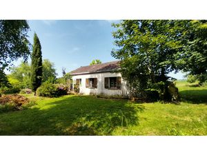 Périgord Vert  Maison de 2 chambres sur 8000m2 de terrain au