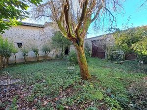 Vente maison 2 pièces 79 m² à Montmoreau (16190)  50 000 €