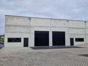 A LOUER DINANT Entrepôts neufs