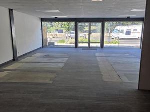 Beau local commercial 130m2 avec Appartement 120 m2 et terrain 3000 m2