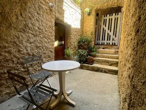 Maison meublée avec petit extérieur