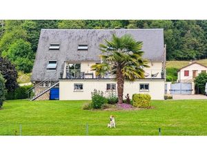 Propriété de caractère avec vue rivière  jardin paysager et volumes exceptionnels – Beaumo