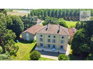 AGEN rive gauche  Charmant Domaine 775 m²  Dépendances  Chapelle  terres irriguées 17ha