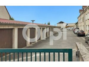 Location stationnement  m² T- à Saint-Soupplets  120 €