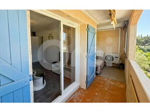 Location appartement  m² T-1 à La Londe-les-Maures  700 €