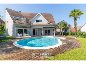 Maison d'architecte avec piscine et vue sur la plaine d'Alsace