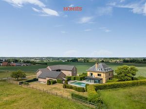 Prachtige villa & kantoorgebouw in groene omgeving