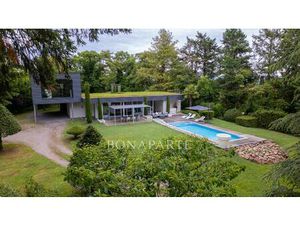 Superbe villa d’architecte rare  au cœur d’un écrin de verdure et de sérénité