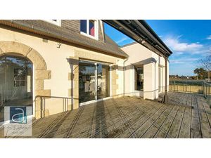 Proche N176 - Ensemble Idéal pour activité Pro et perso : Maison 140 m2 jardin entièrement