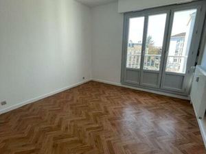 Location appartement 4 pièces 66 m² à Gray (70100)