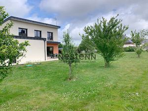 Maison contemporaine avec plus de 1 000 m² de terrain à vendre sur la commune du Guerno