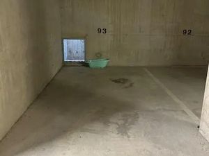 Parking à louer 9 m² - Corbeil-Essonnes (91) - 50€