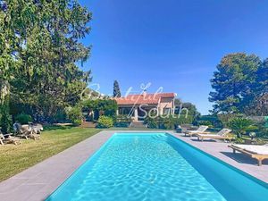 Maison de luxe à vendre à Estoher