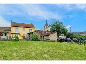 Vivez grand dans une commune paisible : maison avec jardin  dépendances et combles aménage