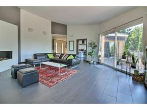 Location maison 7 pièces 330 m² à Vourles (69390)