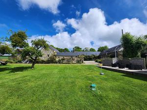 Magnifique Propriete Avec Deux Gites  Piscine Et Dependances