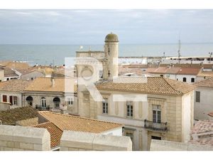 Vente locaux professionnels 76 m² à Saintes-Maries-de-la-Mer (13460)  240 000 €