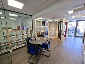 Local d activites de 78 84 m² à Mitry-Mory