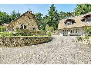 Propriété au coeur de la forêt