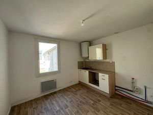 Location appartement 2 pièces 28 m² à Bourgoin-Jallieu (38300)  500 €