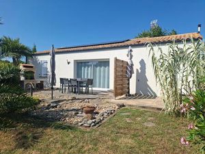 Vente maison 4 pièces 97 m² Saint-Romain-de-Benet (17600)