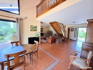 Maison 6 pièces 198 m²