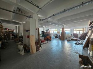 Entrepôt activité stockage bureaux /120 M²/180 M2/320 M²/320 M²