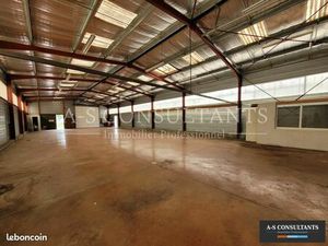 Local d'activité 840 m²