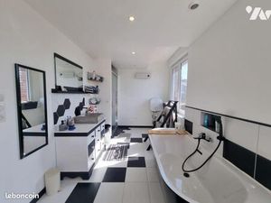 Maison 10 pièces 240 m²