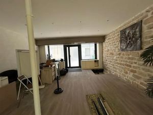 Boutique sur rue calme en location disponible de suite