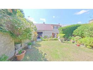 Maison de Village de 69 m² avec garage  grenier  dépendance et jardin sur 480 m²