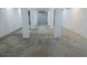 Entrepôt 92 m2 - Rideau de fer - Caméra de surveillance