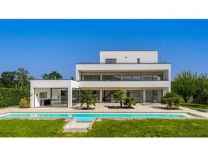 Villa contemporaine aux portes de la Suisse