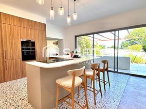 Vente maison 8 pièces 284 m² Galgon (33133)