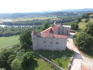 Propriété à vendre JUJURIEUX 23 pièce(s) 1500m2 890 000€