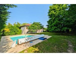 Terrain constructible à vendre à Messimy-sur-Saône avec piscine 01