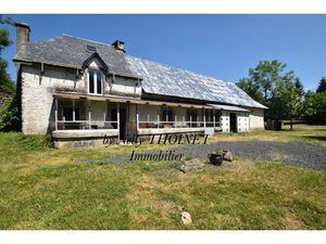 Dépt.63  EGLISENEUVE D'ENTRAIGUES  ANCIEN CORPS DE FERME  T4  dépendances  bois.