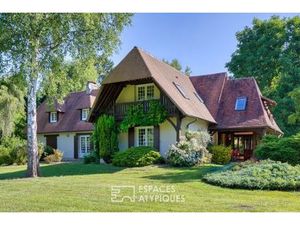 Propriété traversée par la rivière dans un des plus beaux villages de France