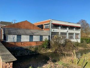 À vendre immobilier semi-industriel