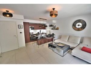 GOLFE-JUAN - SUPERBE DEUX PIECES AVEC JARDIN ET PISCINE