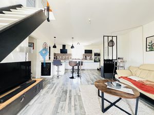 Duplex 4pièce(s) 3chambre(s) 97 88 m² Morigny-Champigny (91150)