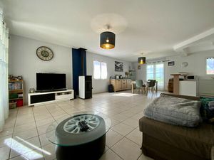 Vente maison 4 pièces 98m2 Jarnac-Champagne 17520 - 208900 € - Surface Privée