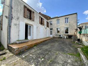 Vente immeuble 10 pièces 430m2 Saint-Genis-de-Saintonge 17240 - 210000 € - Surface Privée