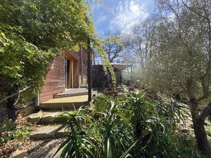 Bel ensemble immobilier   2 maisons avec belle vue dominante