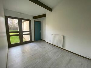 Location bureau 23m2 Jonzac 17500 - 540 € - Surface Privée
