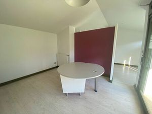 Location bureau 38m2 Jonzac 17500 - 640 € - Surface Privée