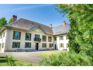 Propriété d'exception du XVII ème sur parc arboré et ses dépendances louées sur un domaine