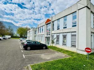 Vente locaux professionnels 200 m² à Saint-Martin-le-Vinoux (38950)  215 000 €